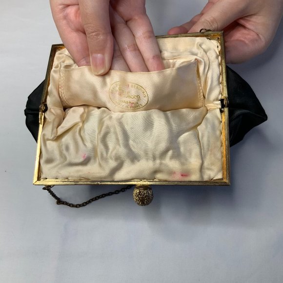 Large Beaded Coin Purse with Kiss Lock Closure - Picture 2 of 3